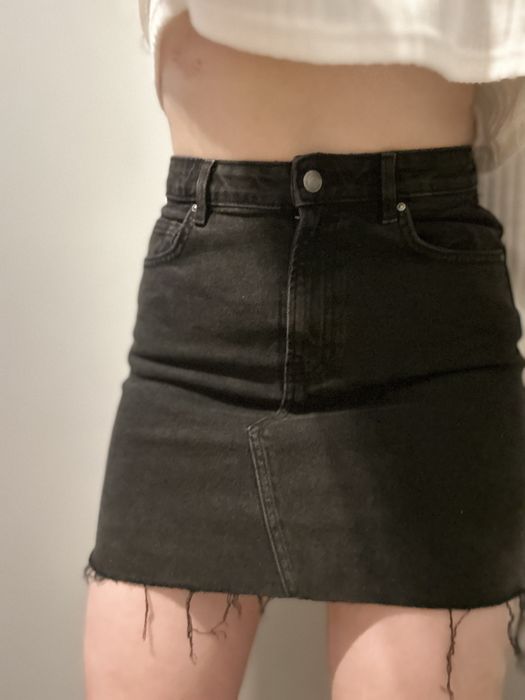 piękna, dopasowana spódnica damska.