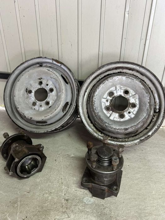 Ступиці до прицепа або воза