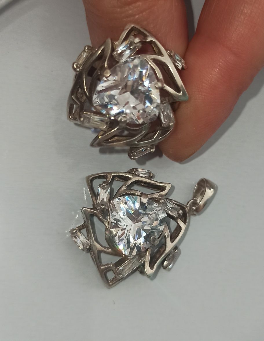 Шикарный серебряный набор - кольцо р.19 и кулон.