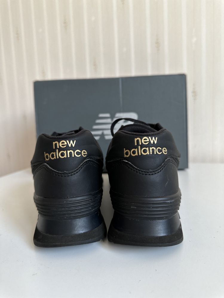 Кросівки New balance чорні з золотом жіночі кроси