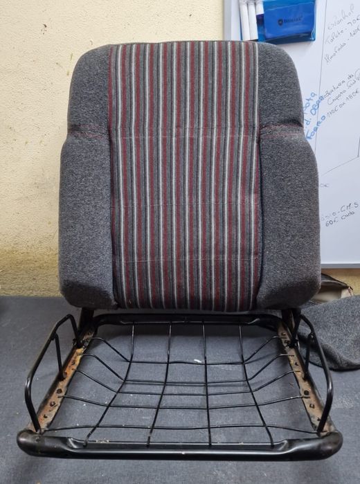 Várias capas / tecidos dos bancos Peugeot 205 XS