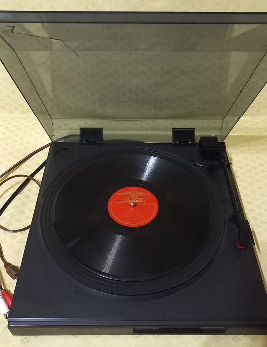 Програвач вінілових платівок Fisher