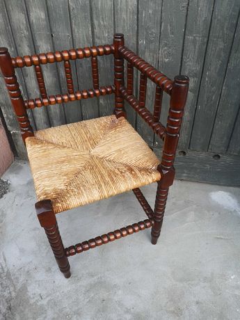 drewniany fotel/ drewniane krzesło narożne rzeźbione z plecionką