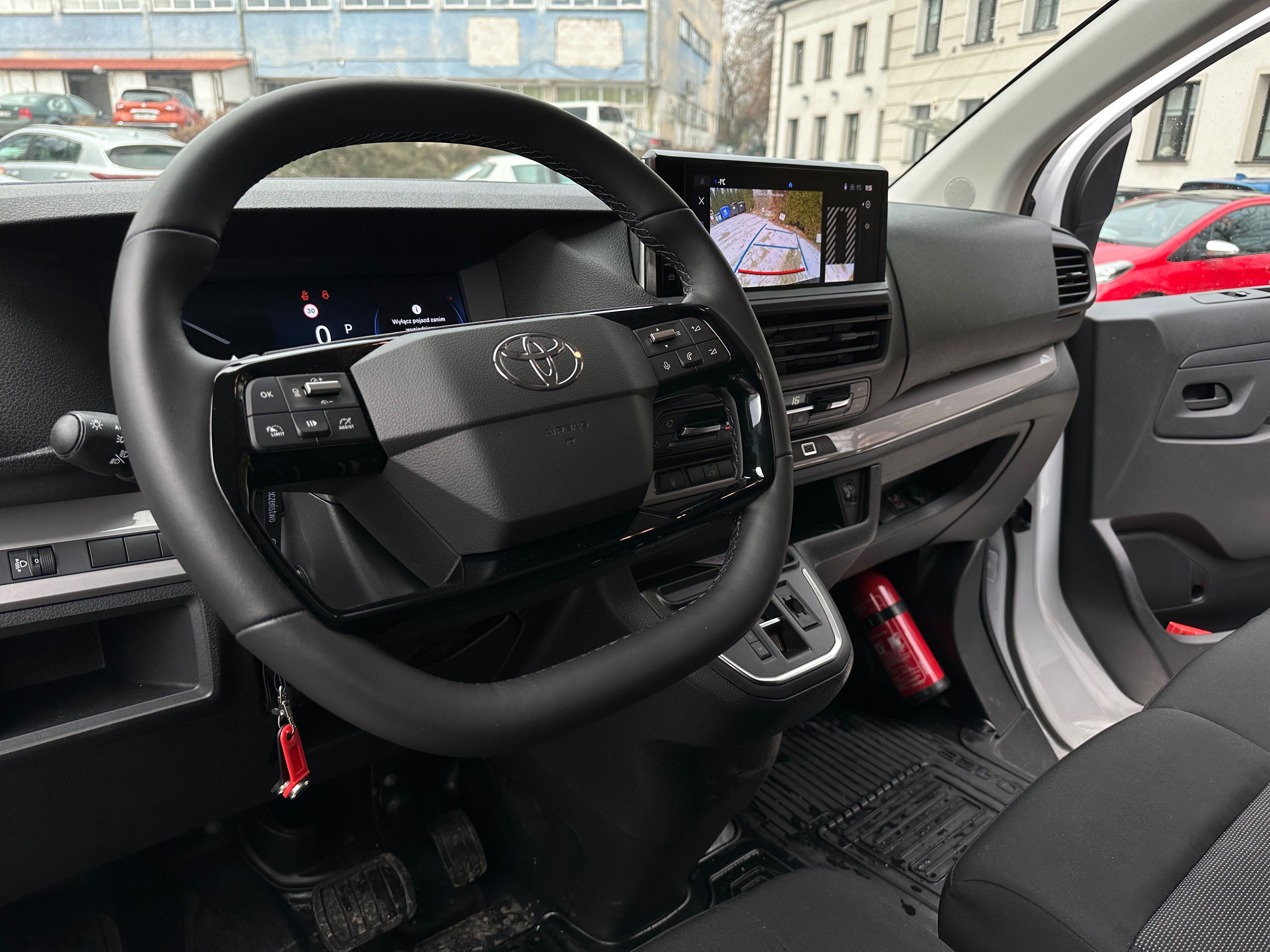 Wynajem busa dostawczego Toyota Proace Long