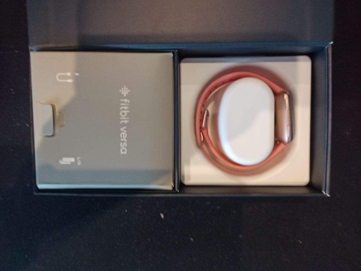Fitbit versa różowe złoto