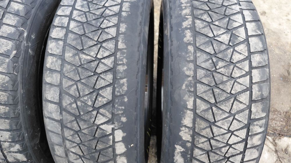 Продам комплект Bridgestone Blizzak dm-v2 235/60r18
