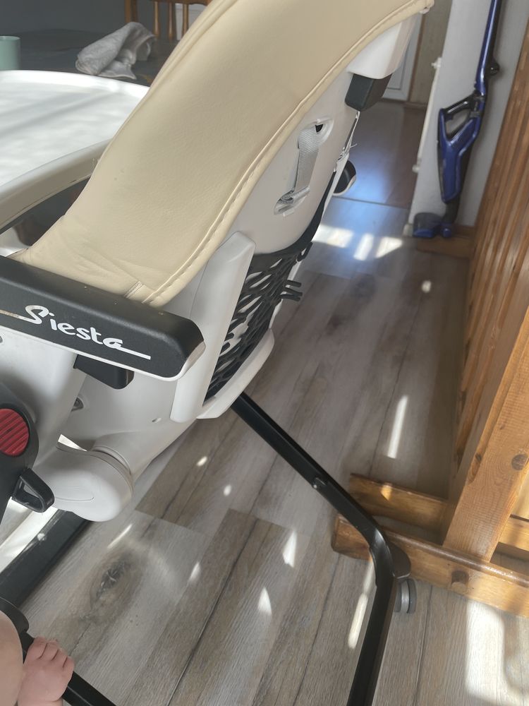 Krzeselko do karmienia Siesta Peg Perego