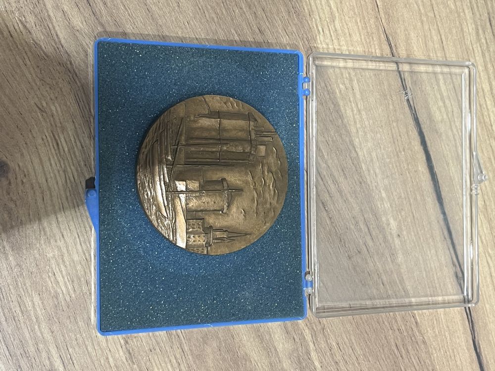 Medal rochelle.