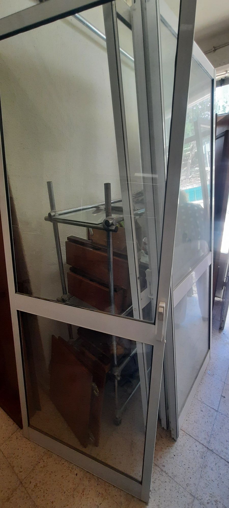 6 portas brancas de aluminio
