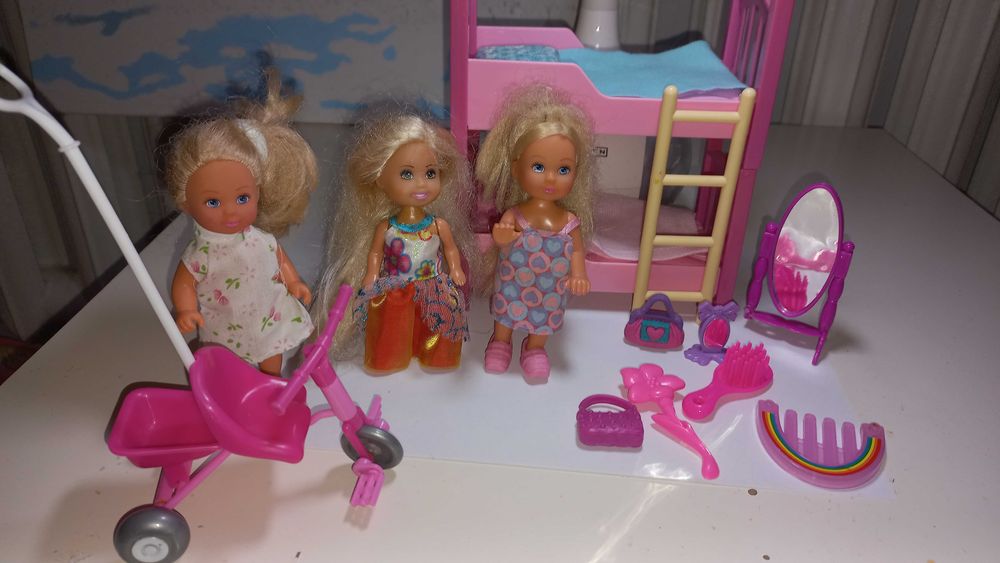 Laleczki z łóżkiem piętrowym i rowerkiem