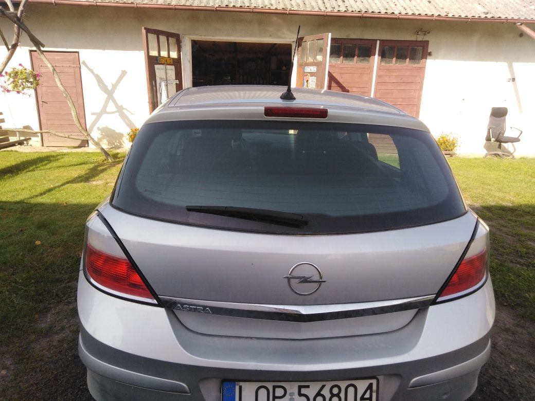 Opel Astra H 1,4 benzyna klima