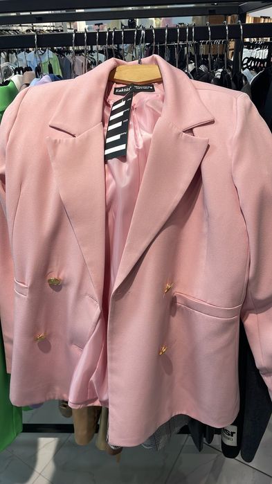 Продам нові плаття та піджаки