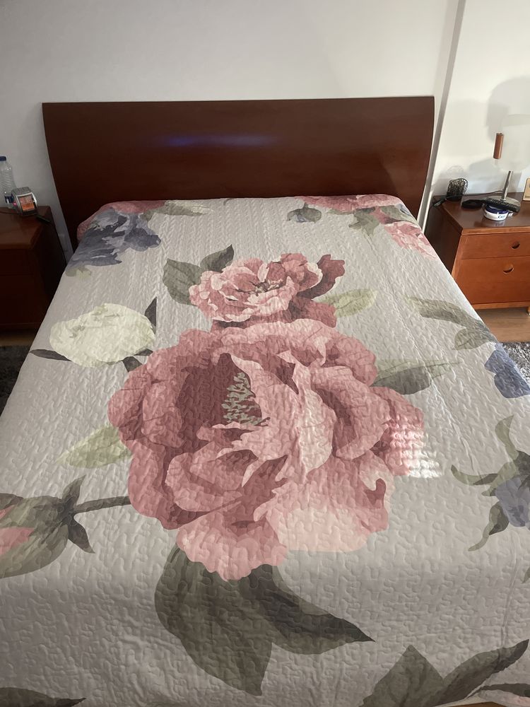 Conjunto Colcha 2,30-*2,60 cm cinzenta com flores