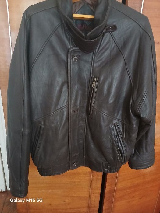 Продаю  шкіряну куртка