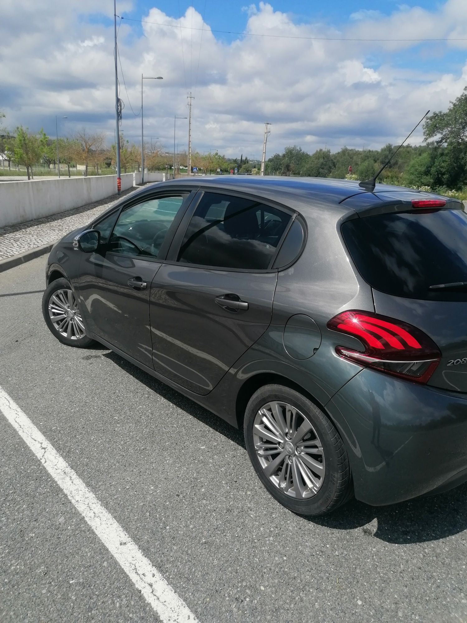 Peugeot 208 style gasolina particular com 118000 km