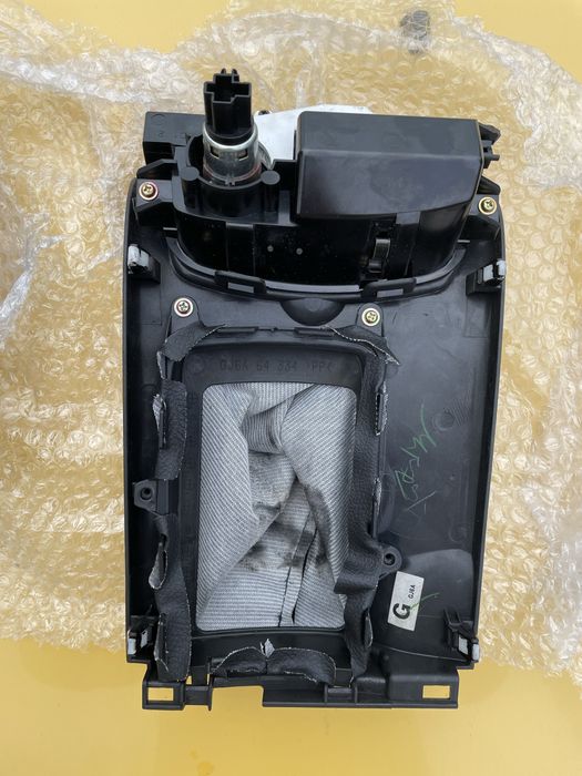 Панель ручки кпп, прикурювач, центральна консоль мазда 6