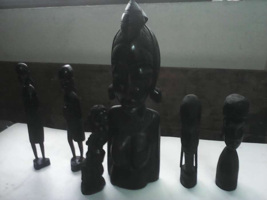 6 Esculturas africanas originais em Pau Preto