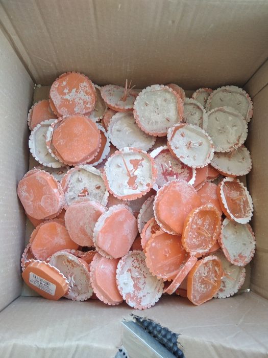 Dekle, zatyczki do puszek