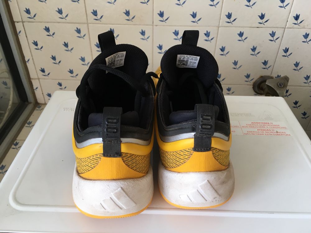 Tenis ADIDAS Tam. 42.5  Pouco uso