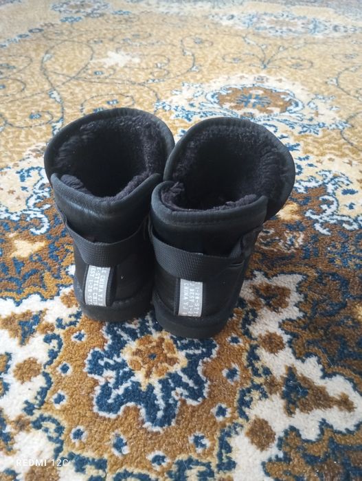 Уги для дівчинки