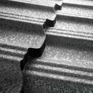 GERMANIA SIMETRIC - unikalne, potrójne przetłoczenia blachodachówki.