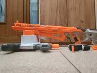 Nerf RaptorStrike z dwoma magazynkami