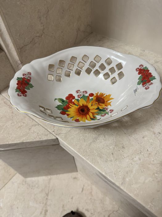 Фруктовниця фарфорова із оздобленням