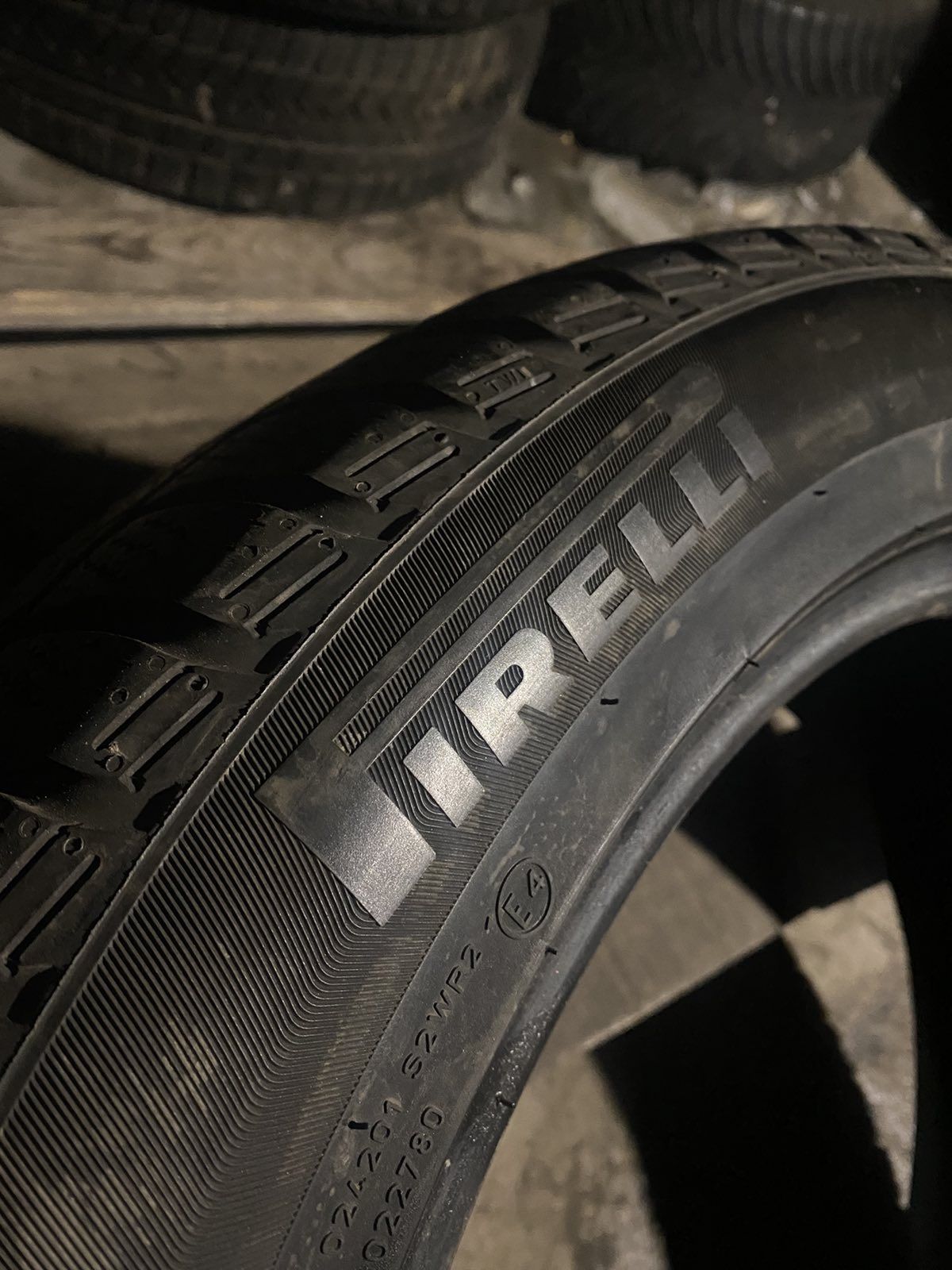215.55.18 Pirelli 2шт зима БУ склад шины резина из Европы 55 R18 215