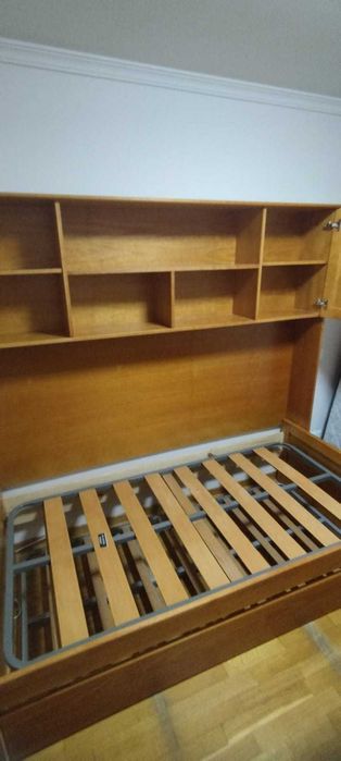 Mobília de quarto de solteiro em ótimo estado