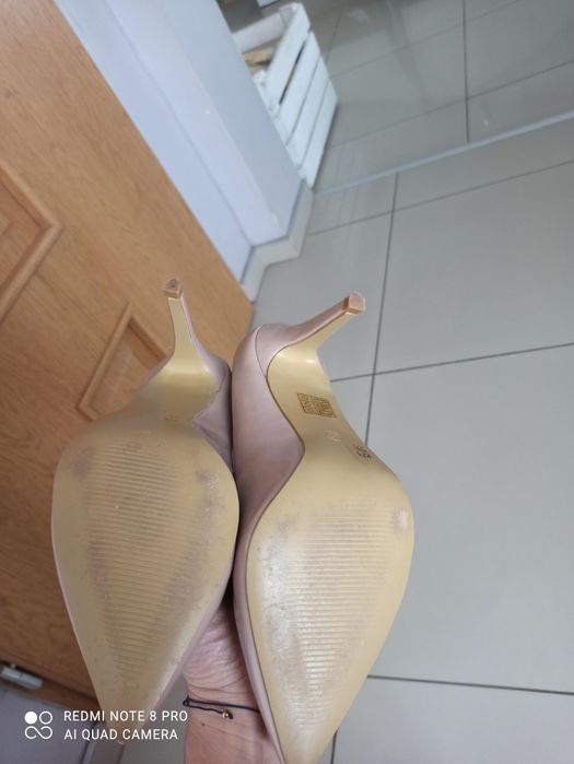 Nowe beżowe szpilki nude 39 lakierkowe