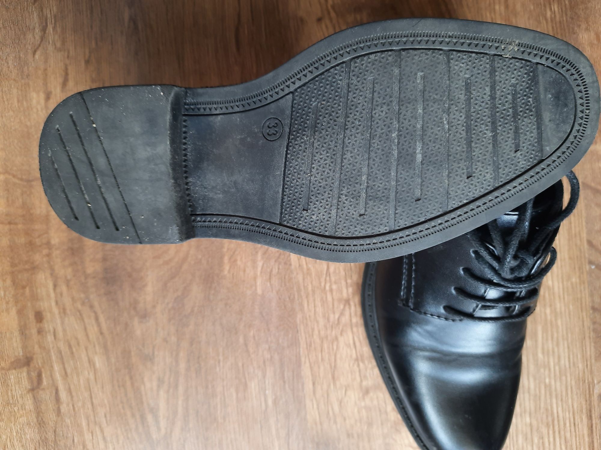 Czarne eleganckie buty r 33