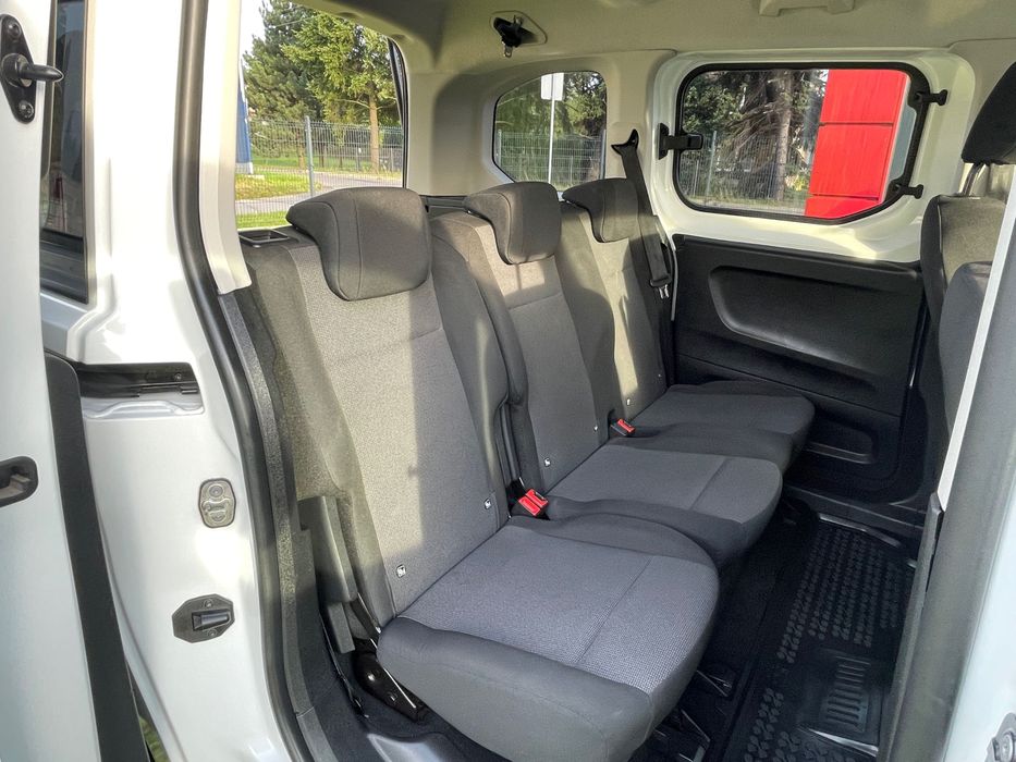 Wypożyczalnia samochodów van 5 osobowy Opel Combo Berlingo Rifter