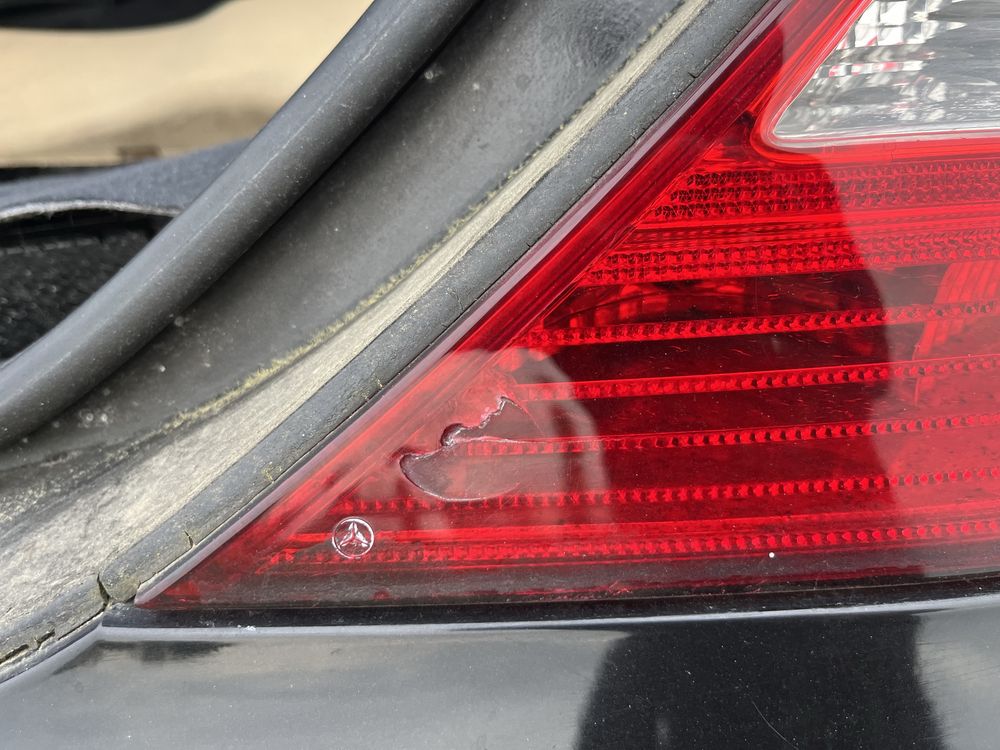 Mercedes CLS W219 - lampa tył tylna prawa - przedlift - uszkodzona