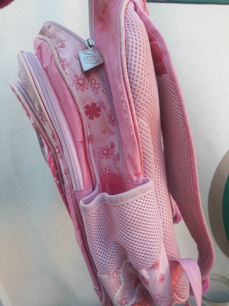 Рюкзак  шкільний "Kitty" для  дівчинки