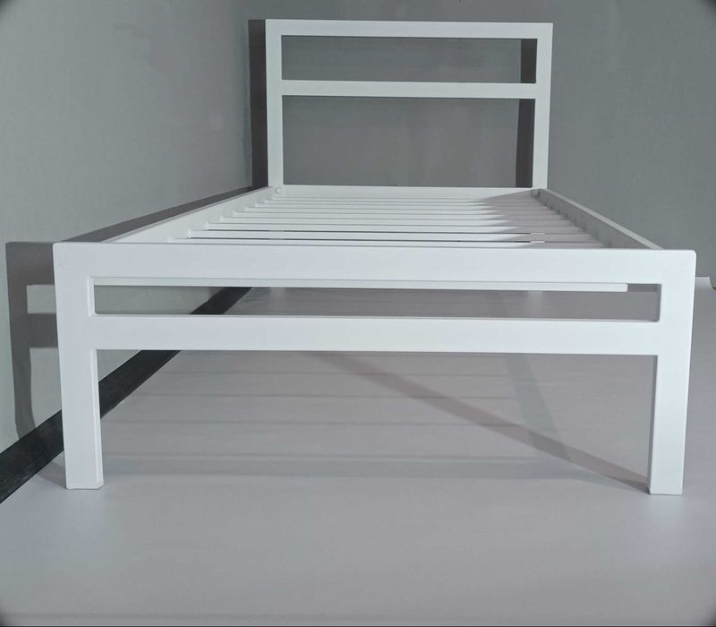 Металеве ліжко від виробника білий колір. Кровать белая лофт усиленная