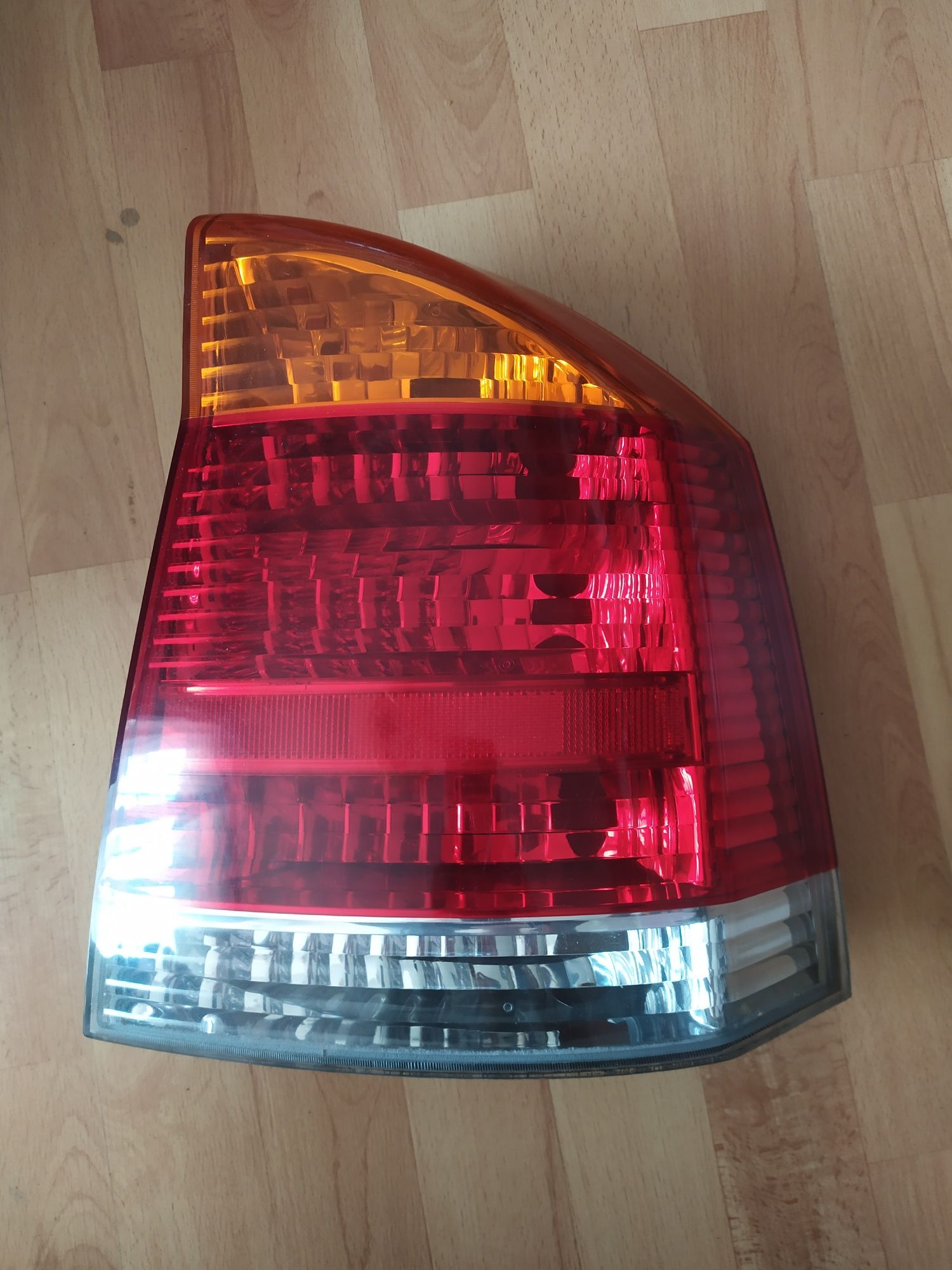 Lampa tylna Opel vectra prawa