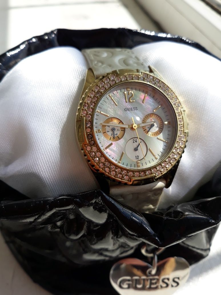 Годинник Guess часы
