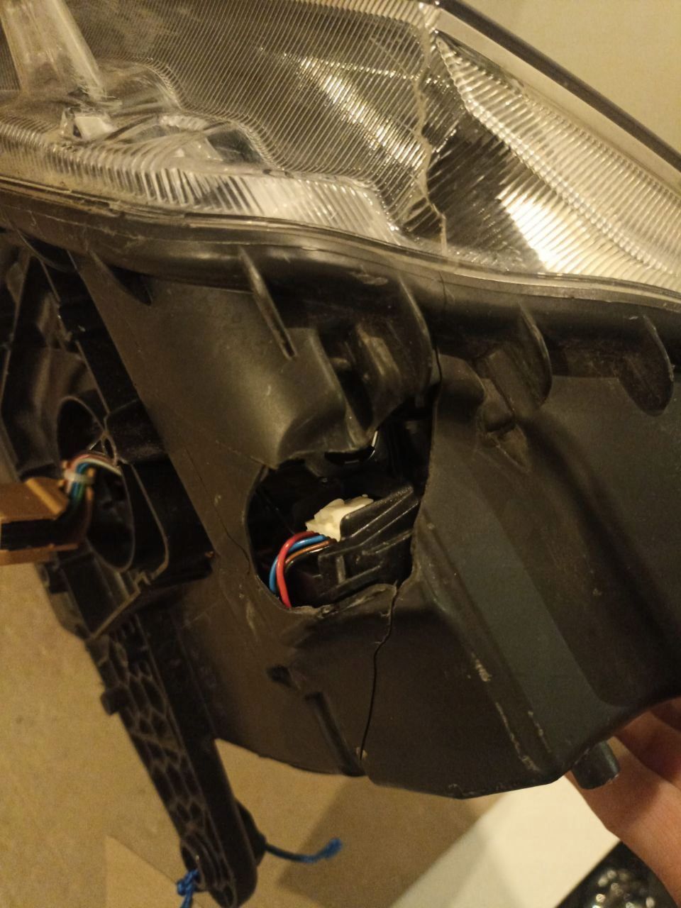 Lampa przednia lewa skoda octavia III xenon europa