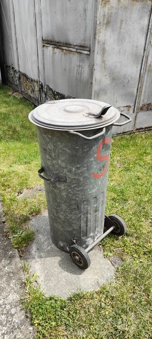 Kosz na śmieci stal