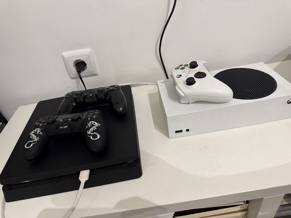 Xbox Series S c comando +Ps4 c 2 comandos+ Jogos Variados