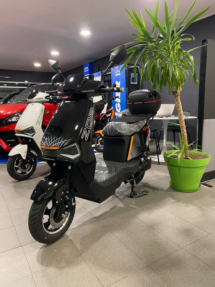 Scooter 100%  Elétrica , sem carta condução ( velicipede bicicleta )