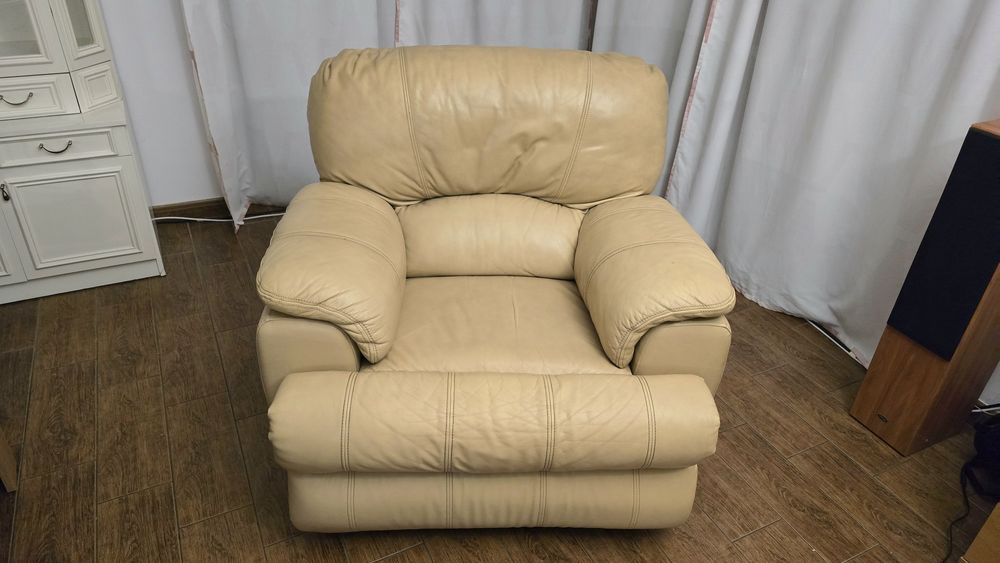 2 skórzane fotele rozkładane (z podnóżkiem)