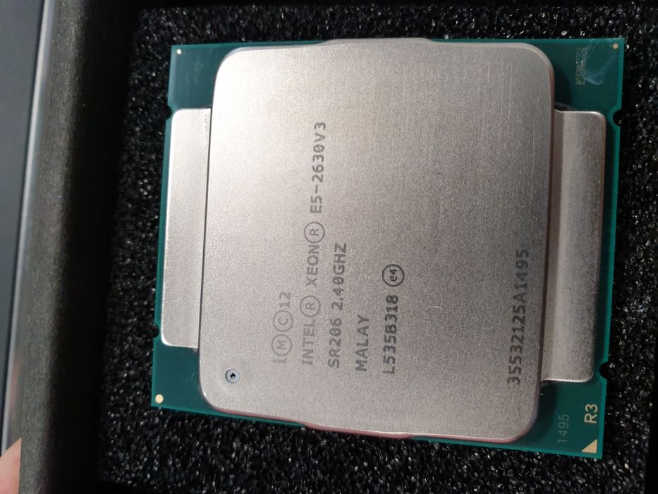 Intel Xeon E5-2630v3 w stanie idealnym.