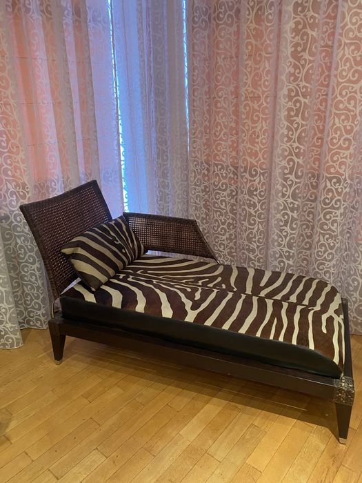 Диван ( оттоманка), натуральна шкіра і дерево, Італія