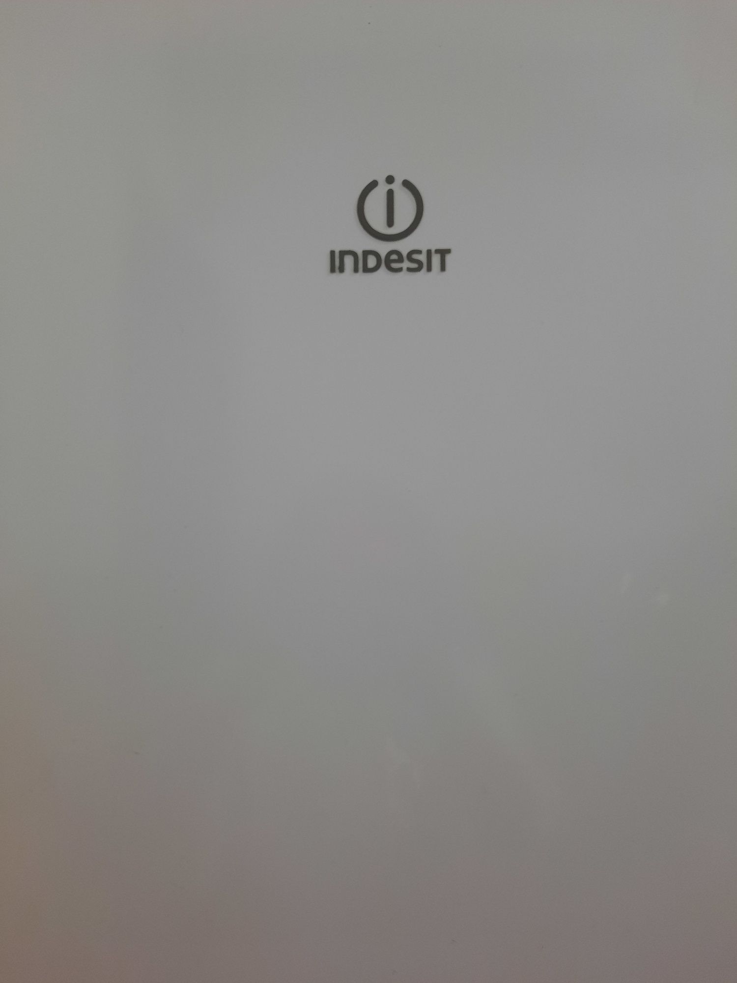 Frigorífico Indesit, a funcionar