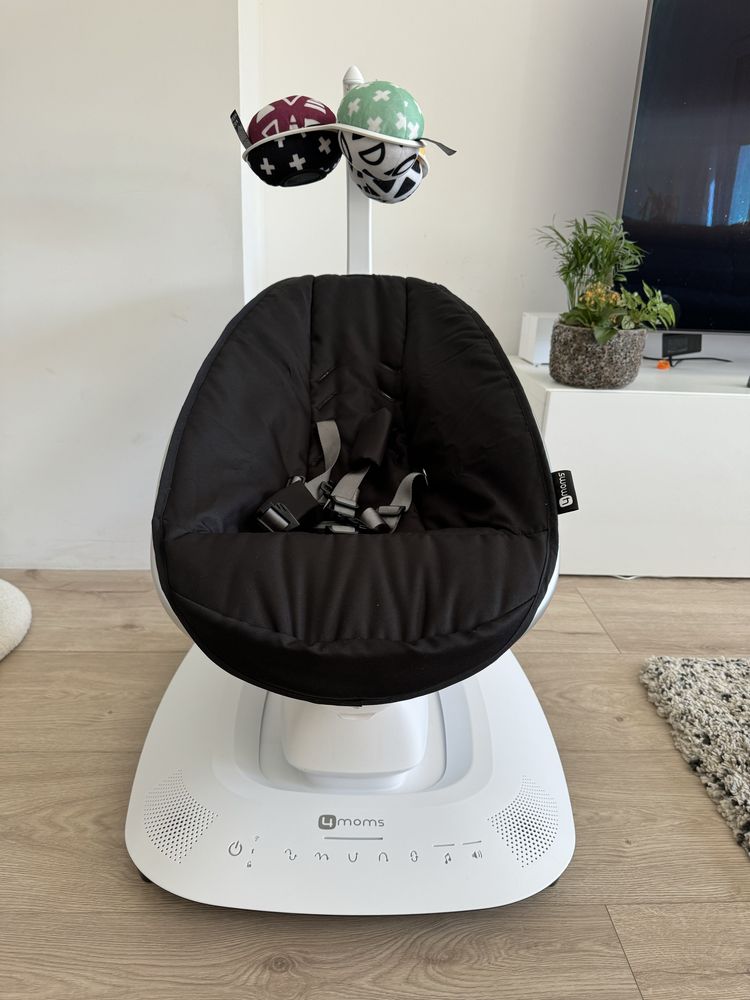 Leżaczek / Huśtawka 4moms mamaRoo 5 – Classic Black