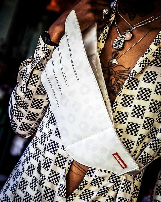 Нагрудна сумка, слінг Sprayground біла