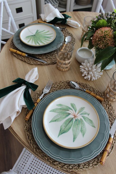 2 Pratos com folhas verdes, novos