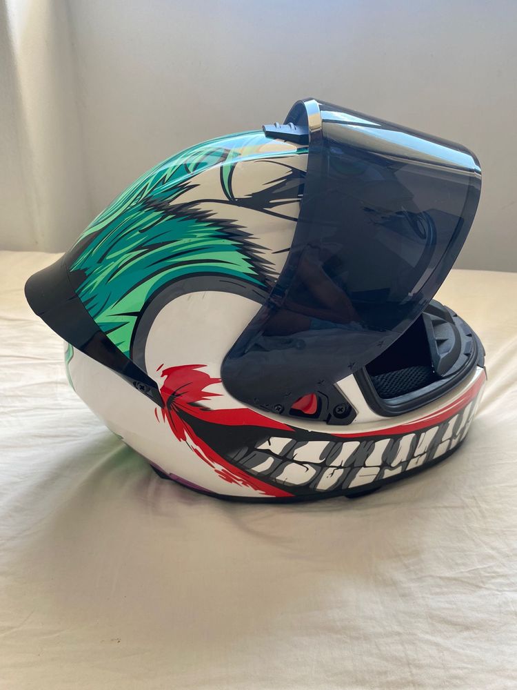 Vendo capacete unissex em bom estado