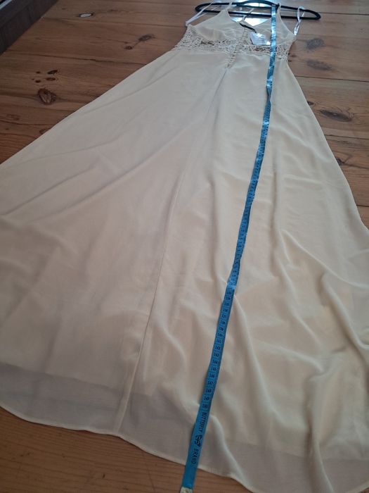 Zmysłowa sukienka Jarlo Kremowa Nowa